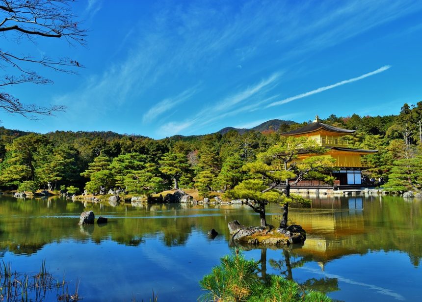 京都の金閣寺の写真