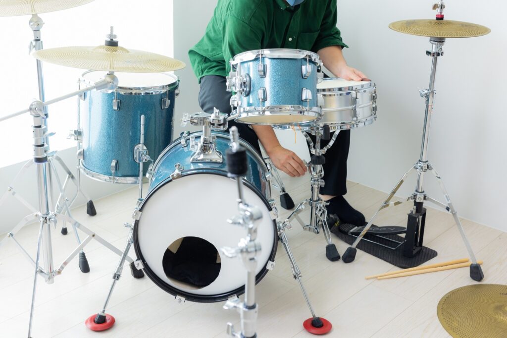 ドラムはパッド練習でもうるさい？自宅でドラムを叩くときの騒音問題と解決方法について